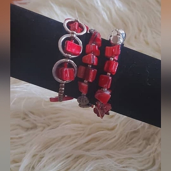 Red coral silver tones beaded Fashion Bracelet Set of 3.🌴 - Picture 3 of 6